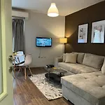 Centre For 4 Guests & Parking بلوفديف