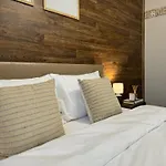 Centre For 4 Guests & Parking شقة