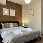 Centre For 4 Guests & Parking *