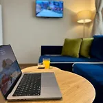 Centre For 4 Guests & Parking *