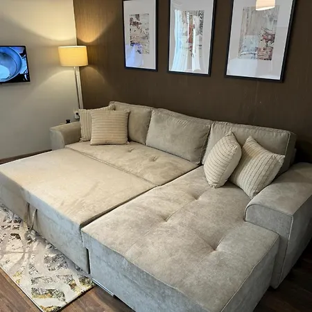 Centre For 4 Guests & Parking شقة بلوفديف