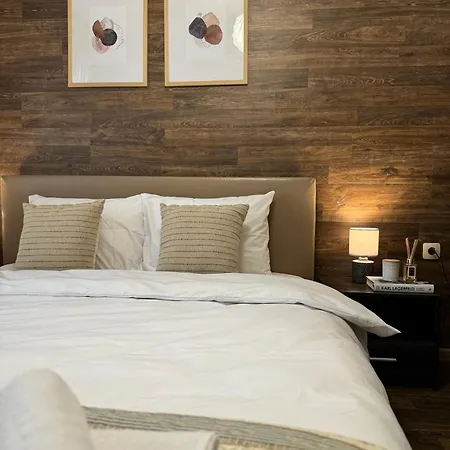 Apartmán Centre For 4 Guests & Parking