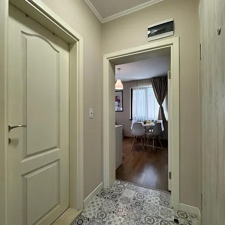 Centre For 4 Guests & Parking