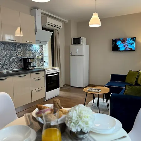 Centre For 4 Guests & Parking *