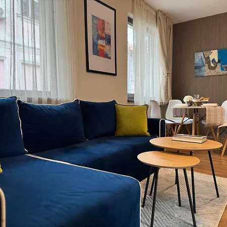 Centre For 4 Guests & Parking