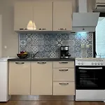 Centre For 4 Guests & Parking 아파트 플로브디프