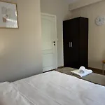 Centre For 4 Guests & Parking 아파트