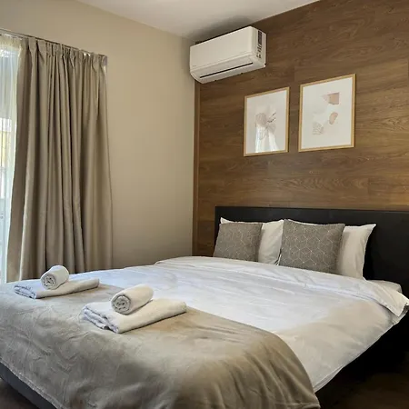Centre For 4 Guests & Parking Apartman *