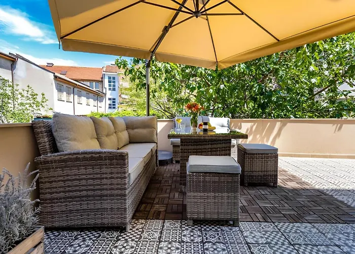 Centre For 4 Guests & Parking *