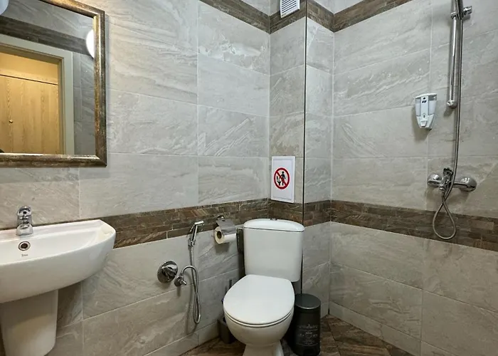 Centre For 4 Guests & Parking شقة