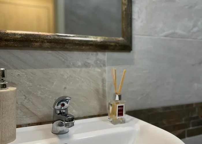 Centre For 4 Guests & Parking بلوفديف