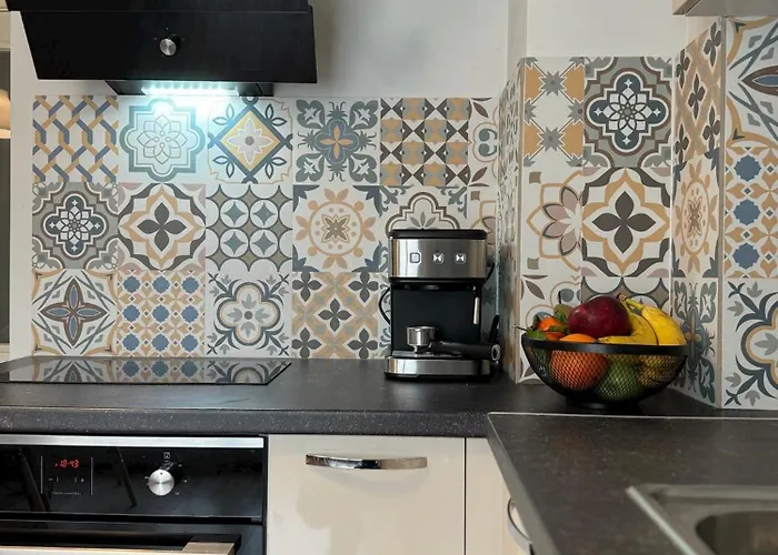 Centre For 4 Guests & Parking شقة