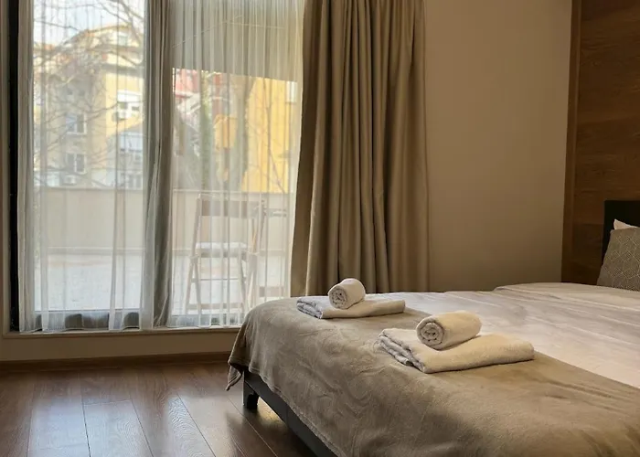 Centre For 4 Guests & Parking بلوفديف