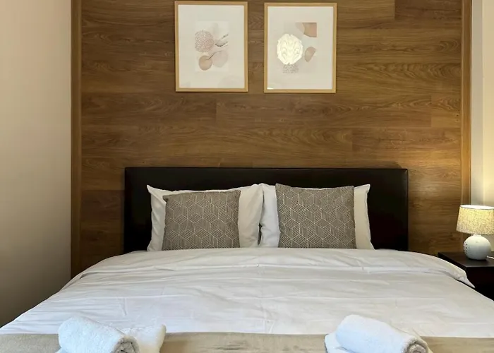 Centre For 4 Guests & Parking شقة