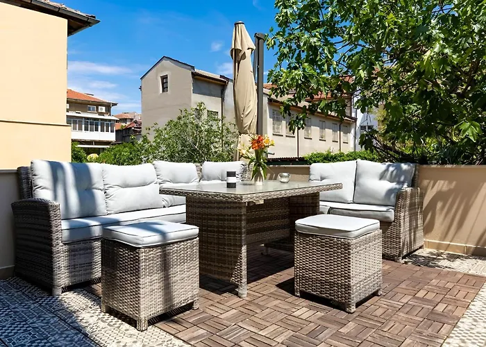 Centre For 4 Guests & Parking بلوفديف